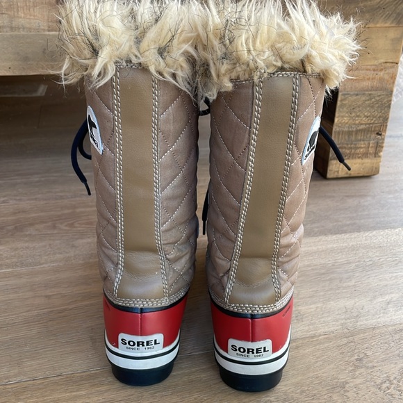 SOREL waterproof snow boots. Size 8 - Picture 5 of 7